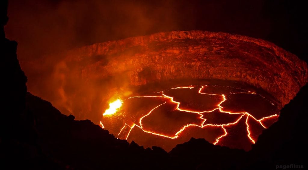 15 Unique Places Transformed Into Something Amazing At Night