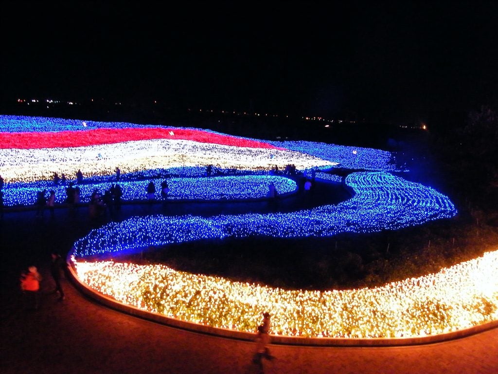 Japan’s Glimmering Tunnel of Lights — Spectacular Winter Illuminations