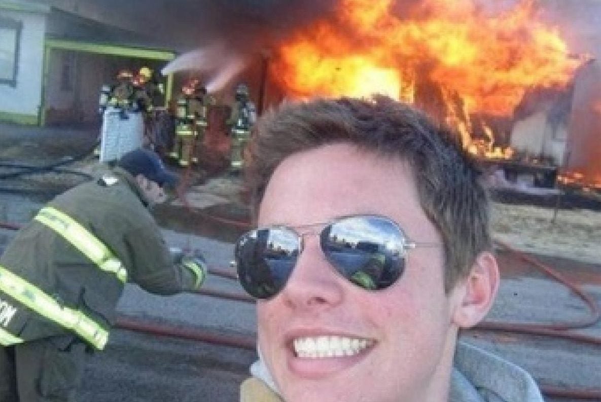 17 Selfies That Went To The EXTREME 11