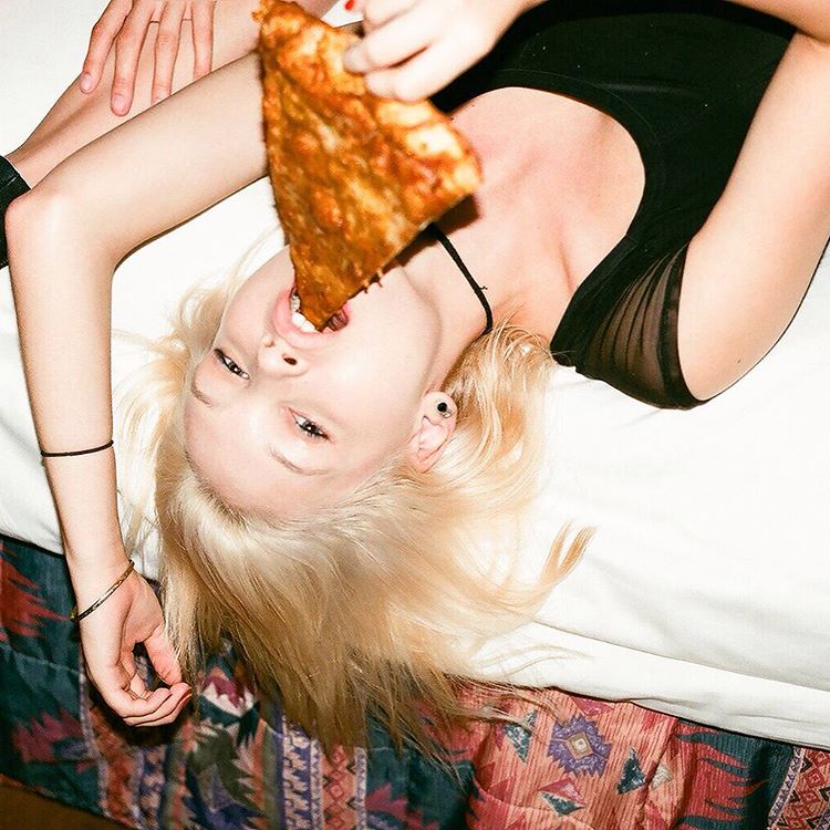 5 Girls-With-Food Accounts You’ve Got To See
