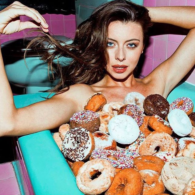 5 Girls-With-Food Accounts You’ve Got To See