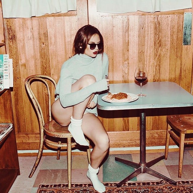 5 Girls-With-Food Accounts You’ve Got To See