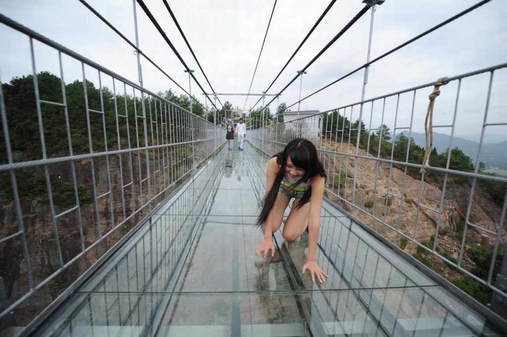 13 Pics Of A Glass Bridge That Strikes Fear In Tourists’ Hearts