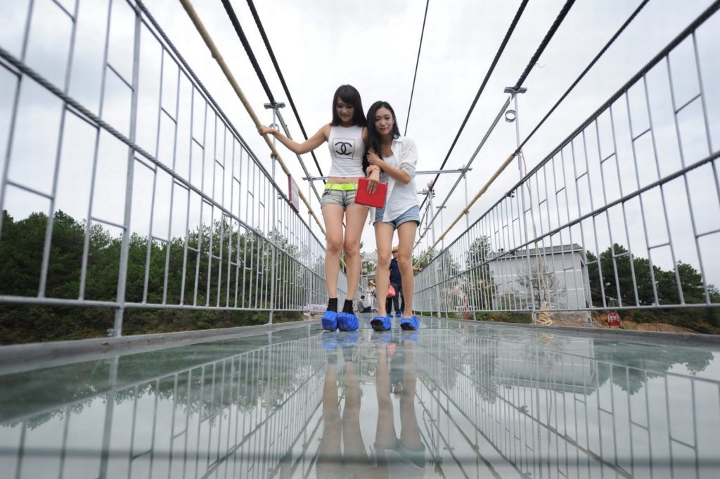 13 Pics Of A Glass Bridge That Strikes Fear In Tourists’ Hearts