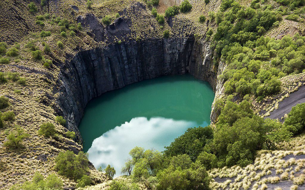12 Jaw Dropping Earth Holes You’ve Probably Never Seen