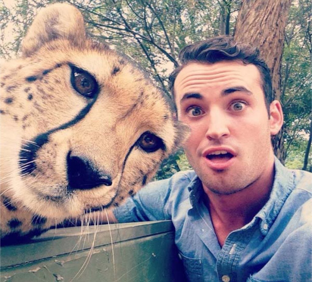 Snapping Selfies with Wild Animals Is a New Trend