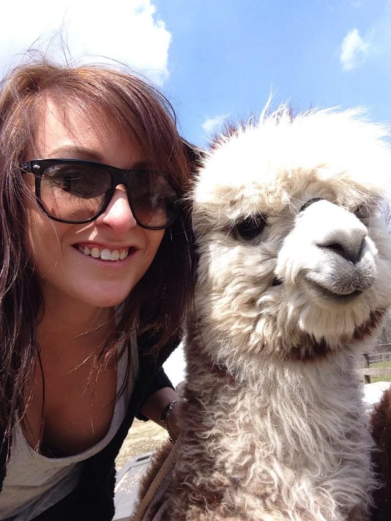 Snapping Selfies with Wild Animals Is a New Trend