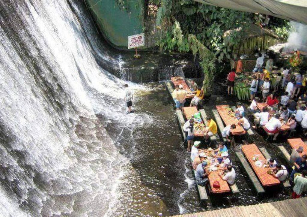26 World’s Best Restaurant Views