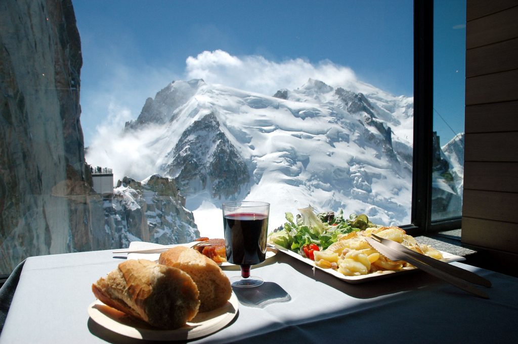 26 World’s Best Restaurant Views