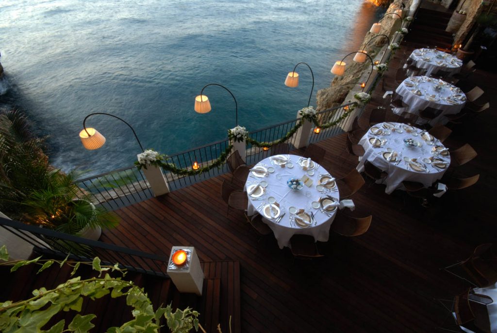 26 World’s Best Restaurant Views