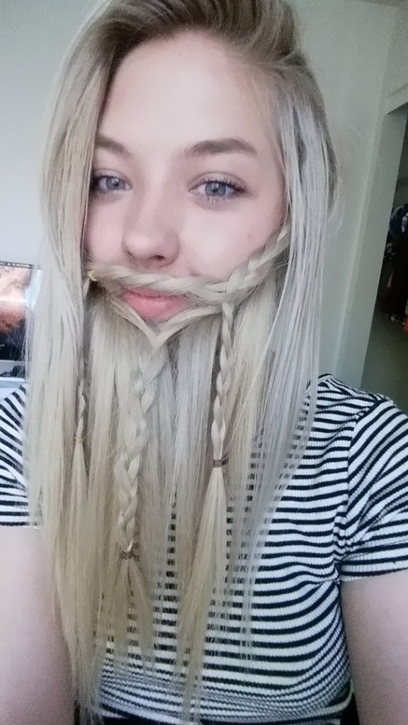 10 Ladies Cosplaying Gimli and other Dwarves of the Middle-Earth