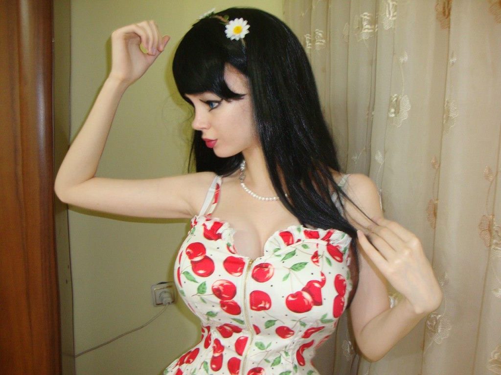 9 Real People Who Decided To Become Human Dolls