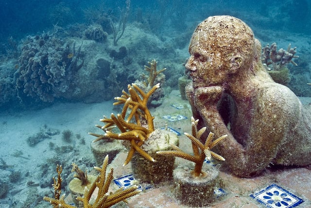 astonishing_underwater_museum_in_cancun_mexico_13