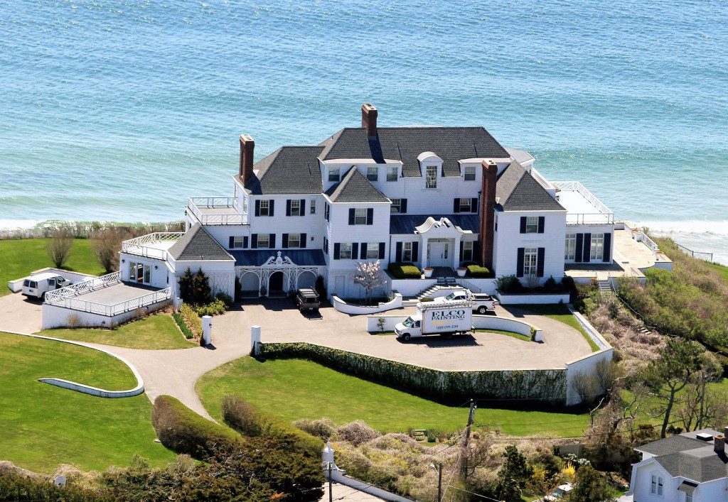 10 Crazy Luxurious Celebrity Villas