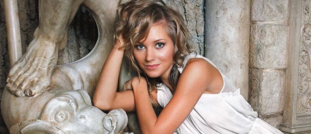 Who’s the Most Gorgeous Woman In Your Country?