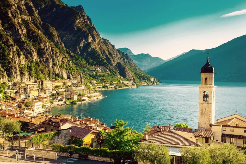 14 Most Gorgeous Lakes on the Planet