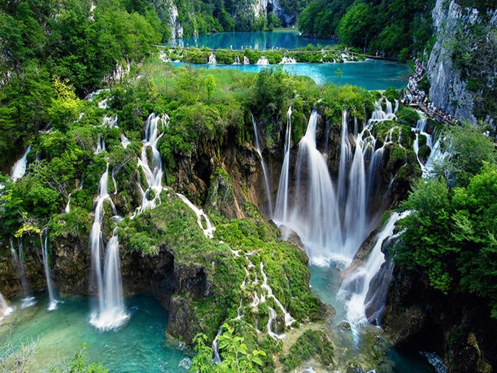 14 Most Gorgeous Lakes on the Planet