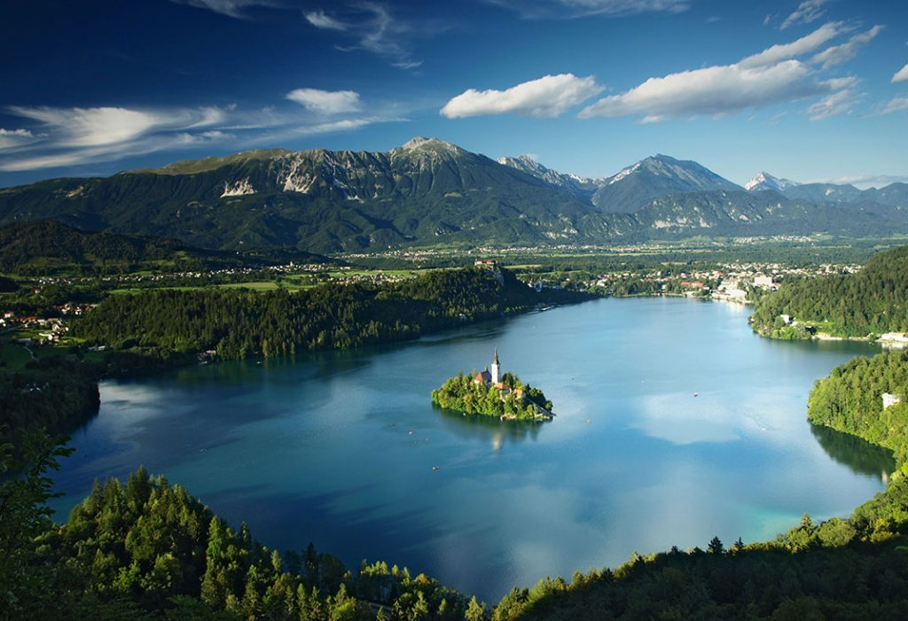 14 Most Gorgeous Lakes on the Planet