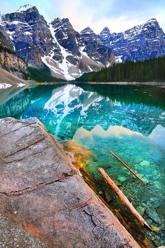 14 Most Gorgeous Lakes on the Planet