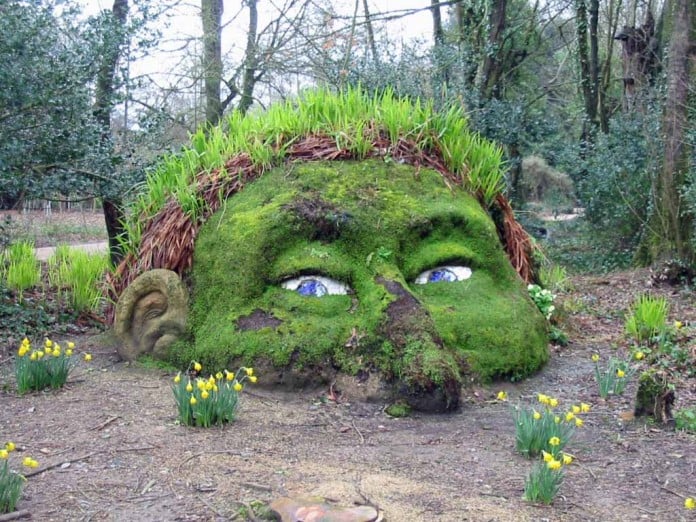 20-extravagant-garden-sculptures-17