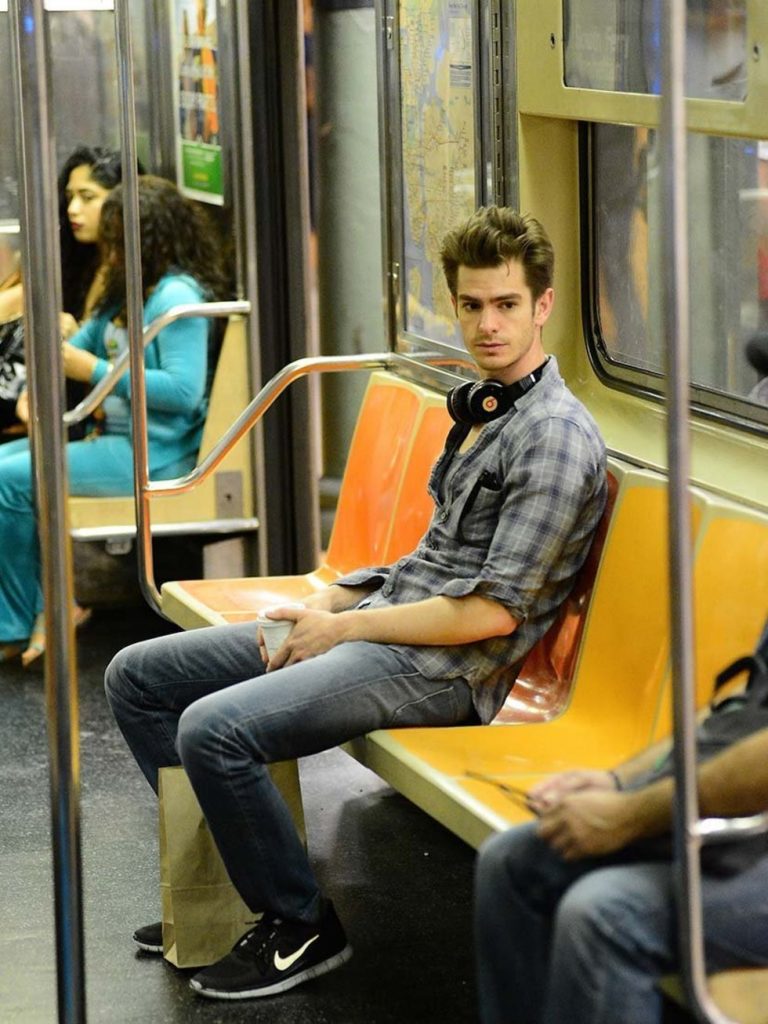 21 Super-Famous Celebrities Riding The Subway Like Normals
