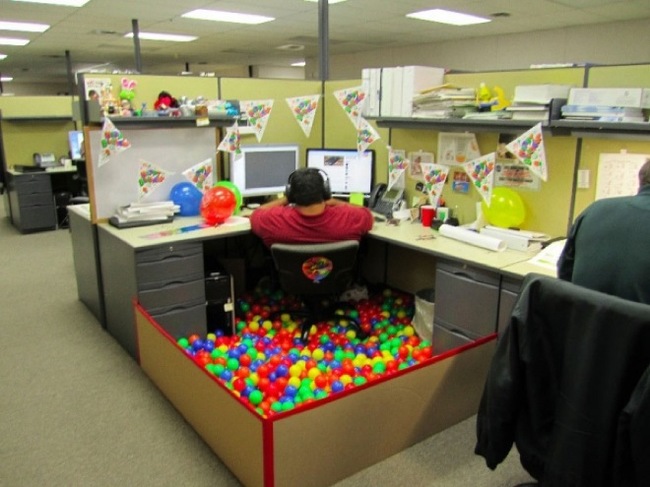 30+ Hilarious Office Pranks