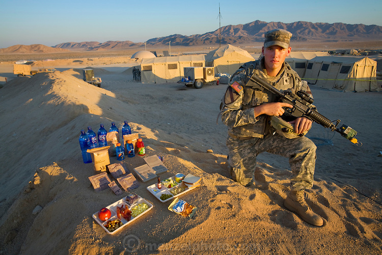 What Ordinary People Eat Around the World (21 Photos by Peter Menzel)