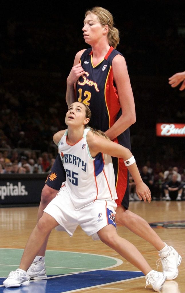 9 Real Life Giant Women You Won’t Believe Are Real