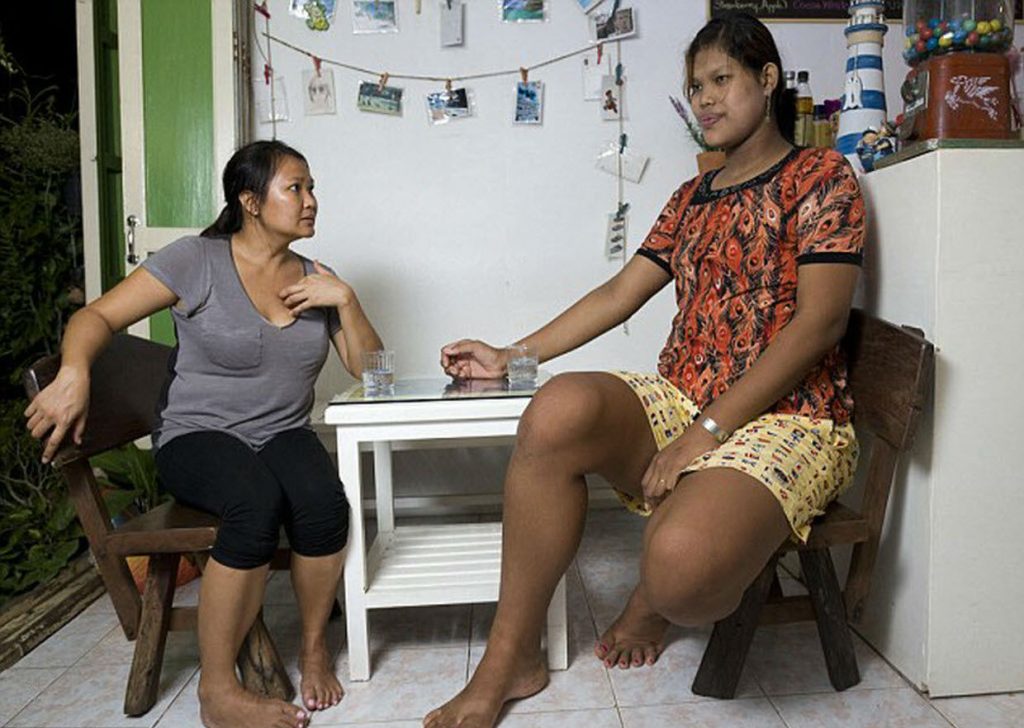 9 Real Life Giant Women You Won’t Believe Are Real