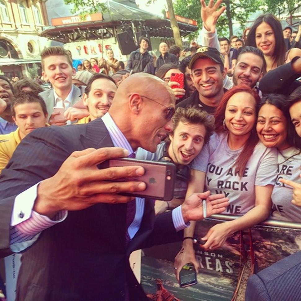 8-world-record-holding-celebs-2-dwayne-the-rock-johnson-selfies