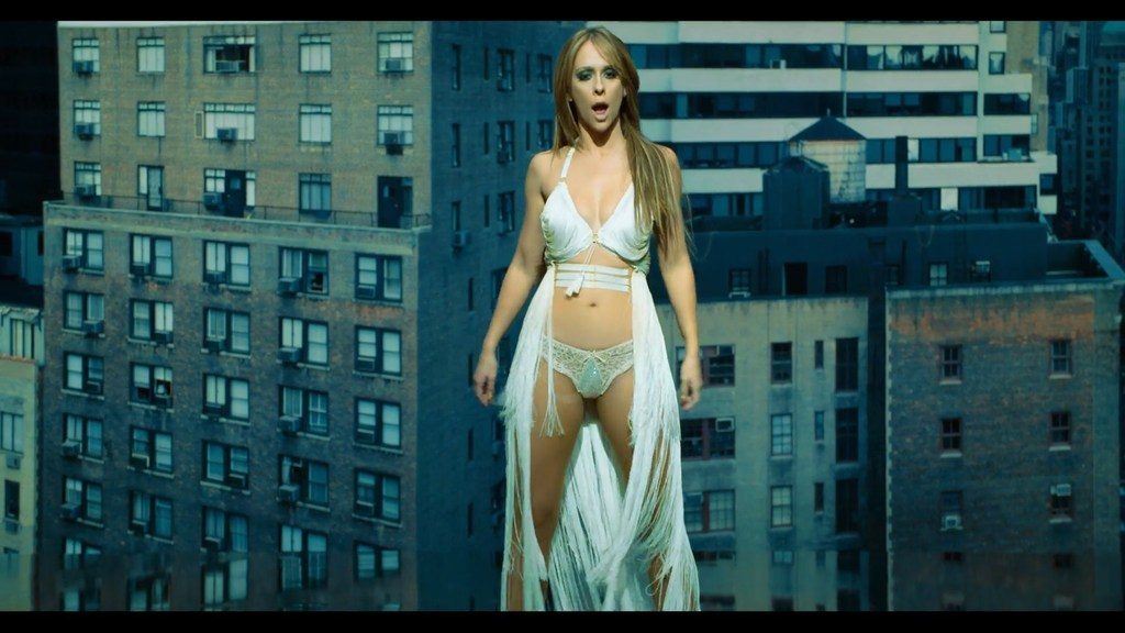 15 Failed Celebs And The Mistakes That Ruined Them