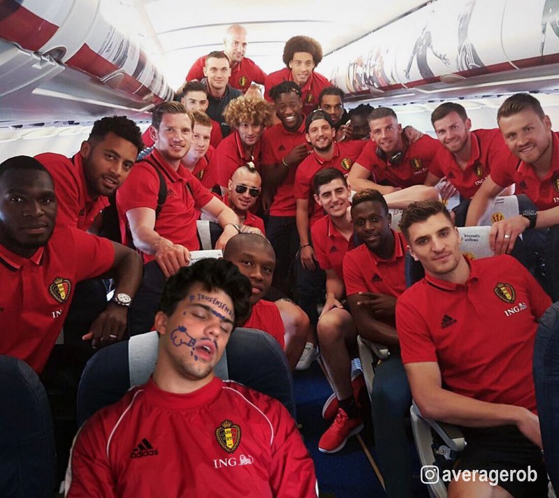 Average Guy Photoshops Himself Sleeping With Celebrities And It’s Hilarious