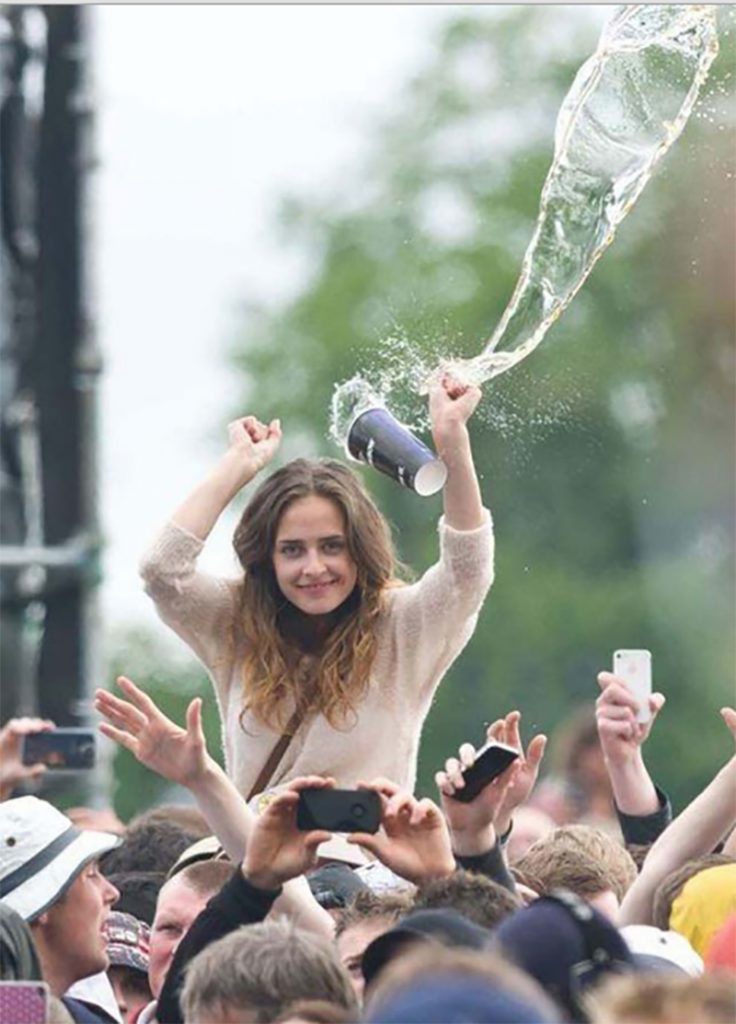 12 People Looking Ridiculously Photogenic In Uncomfortable Situations