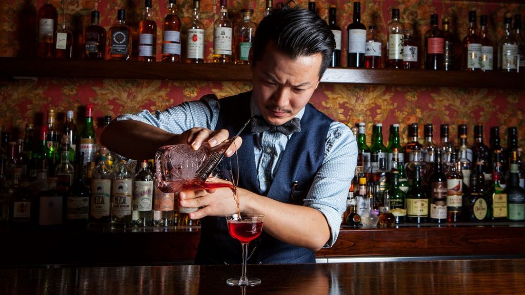 These Jobs Can Help You Make Money While Traveling