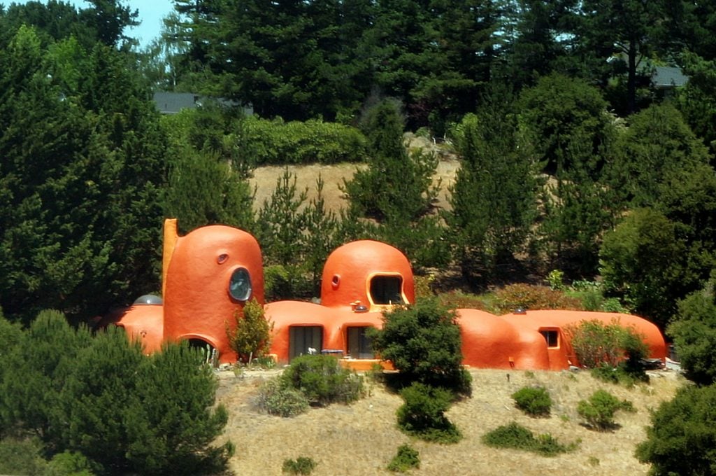 10 Impossibly Awesome Houses From All Around the World