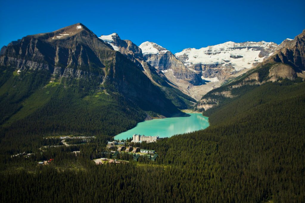 8 Most Incredibly Beautiful Lakes in the World