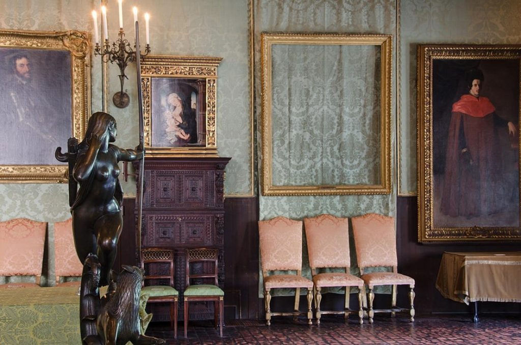 10 Most Expensive Things That Were Stolen From Museums