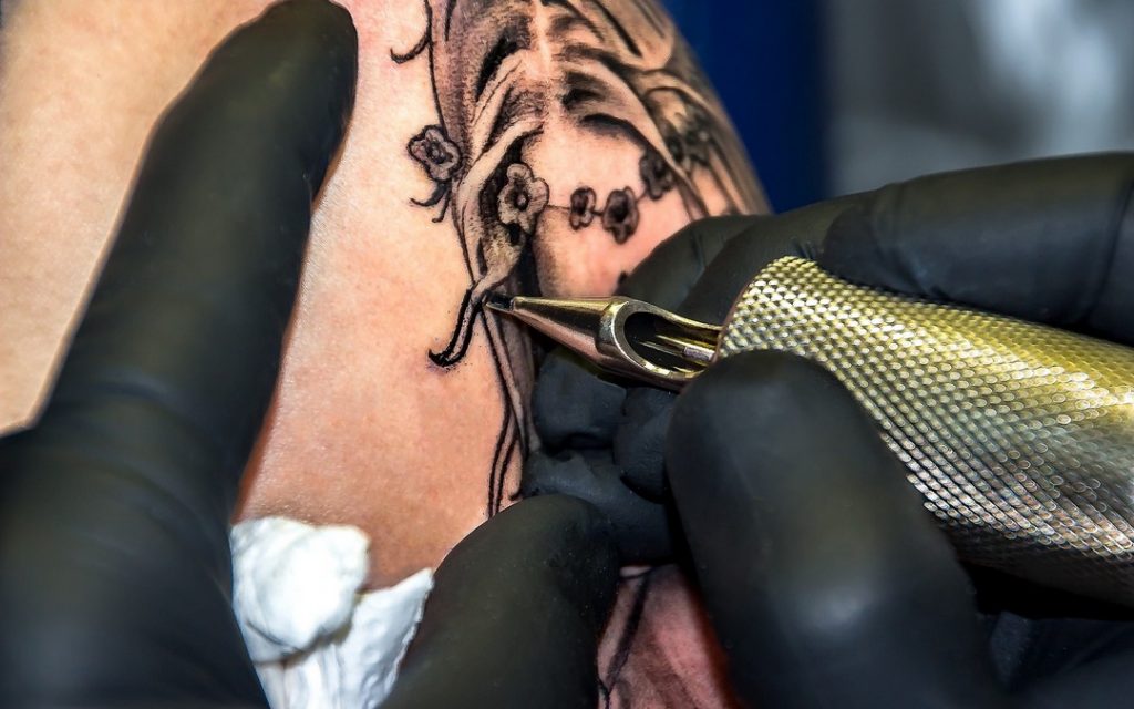 Things Tattoo Artists Hate So You Can Avoid Doing Them