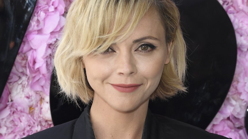 8 Celebrities Who Fully Embraced a Sober Life