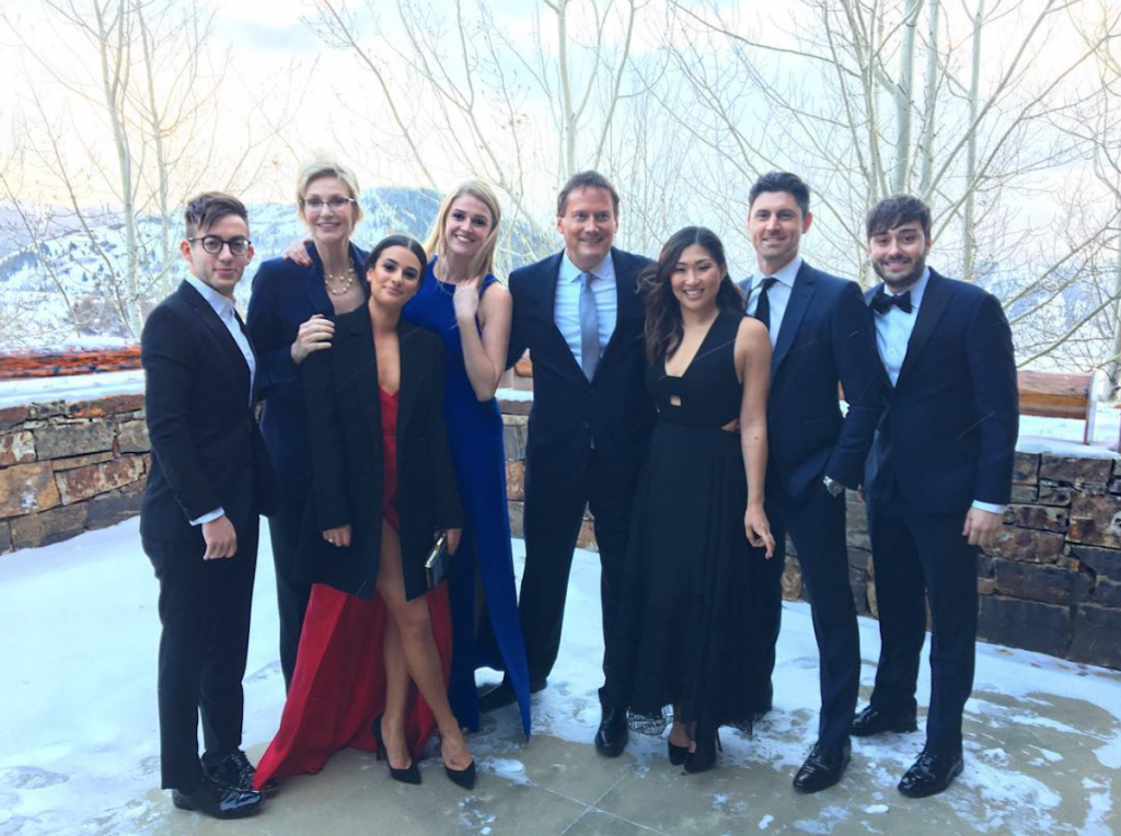 9 Excellent TV Casts That Still Find Time To Hang Out