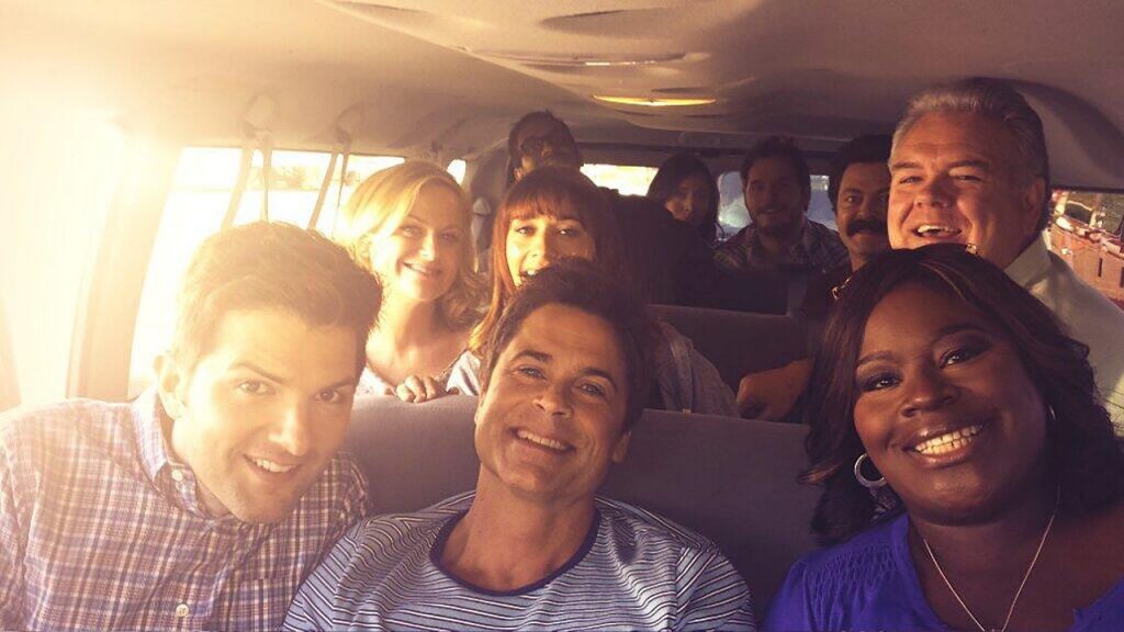 9 Excellent TV Casts That Still Find Time To Hang Out