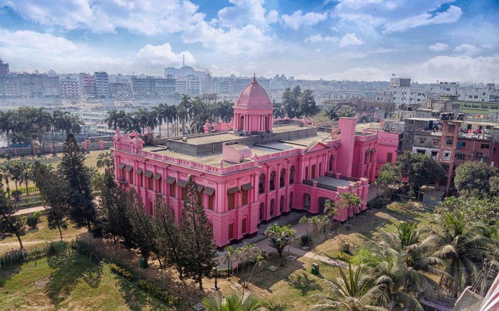 10 Most Amazing Royal Palaces From Around The World
