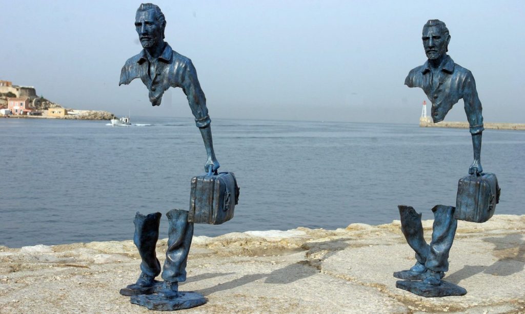 21 Physics-Defying Sculptures That Will Wrinkle Your Brain