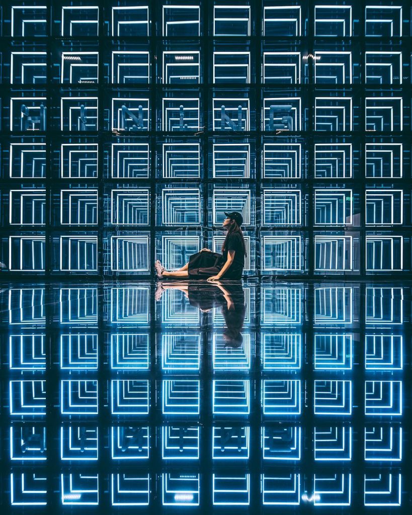 20 Perfectly Symmetrical Photos To Soothe Your Soul