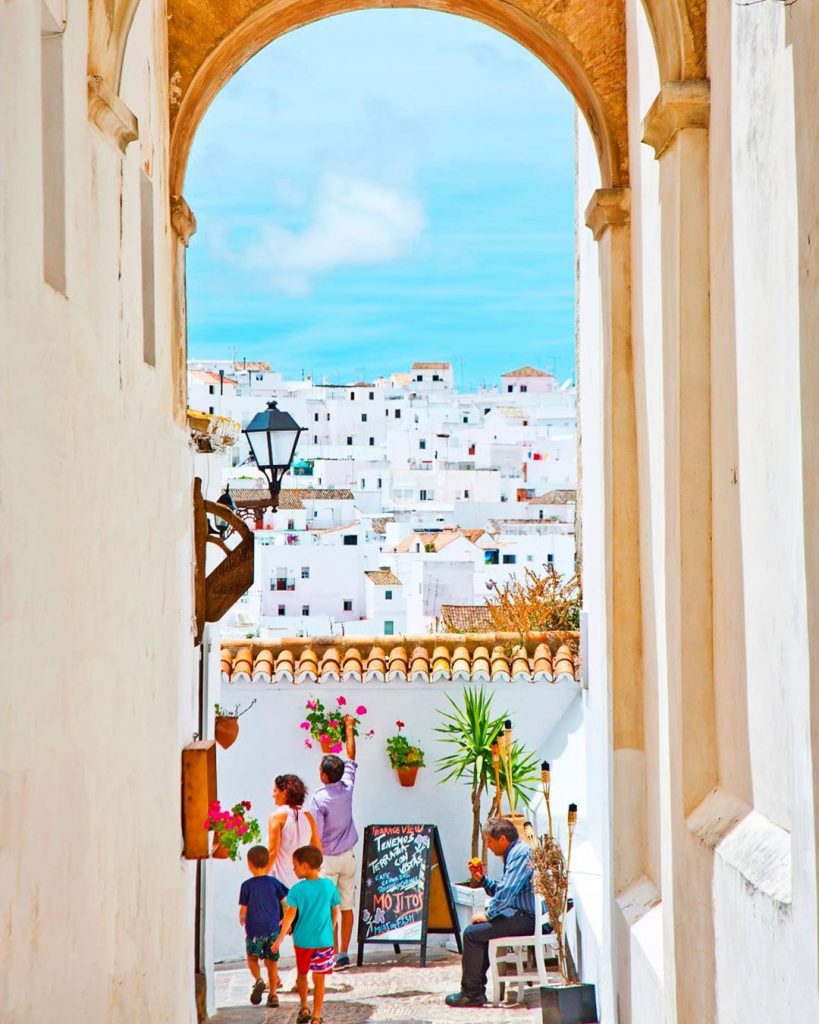 7 Most Asntonishing Train Stations in the World