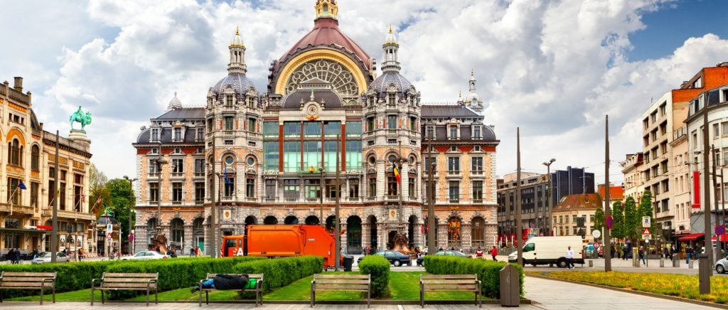 7 Most Asntonishing Train Stations in the World
