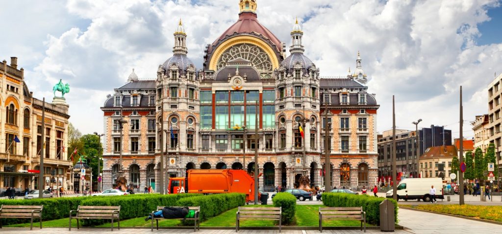 7 Most Asntonishing Train Stations in the World