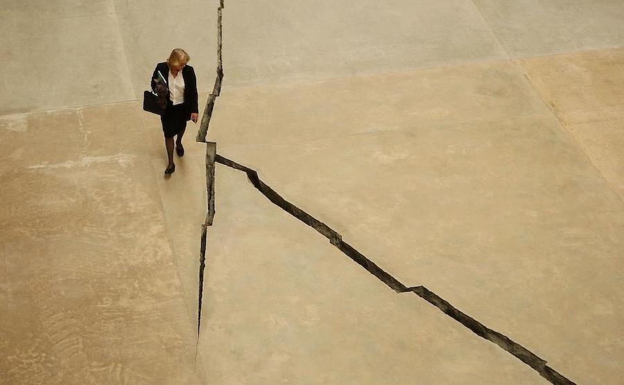 The Crack | 10 Largest Art Installations | Brain Berries