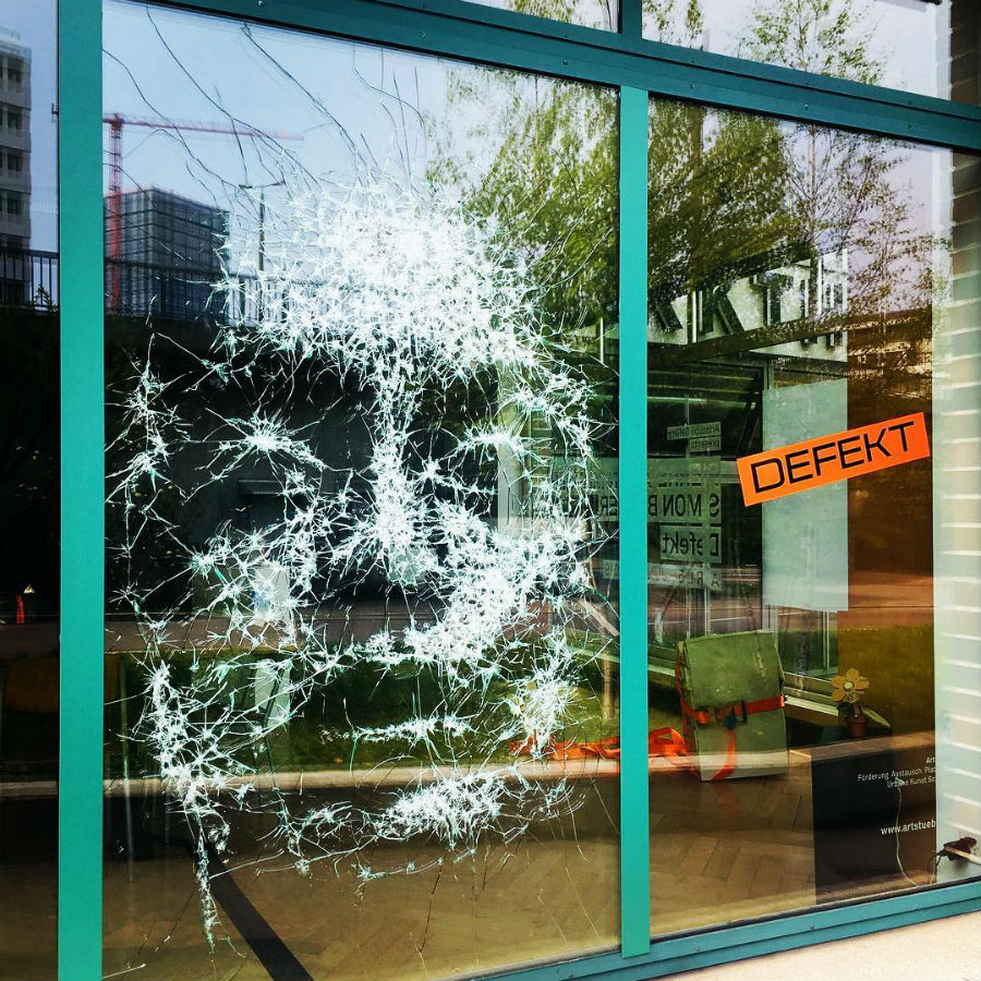 Artist Turns Smashed Storefront Glass Into An Amazing Portrait #6 | ZestRadar