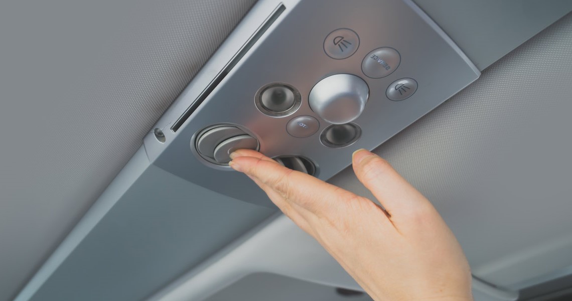 Выключать кондиционер над сиденьем | 10 вещей, которые лучше не делать на борту | Brain Berries